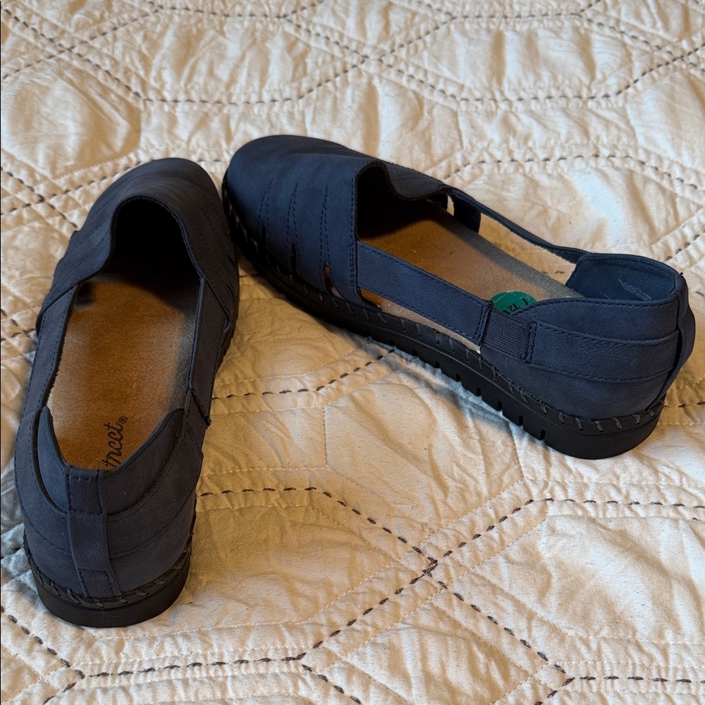 Easy Street Navy Slip-On Sandals